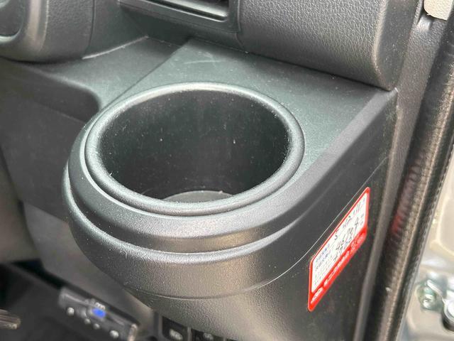 ハイゼットカーゴＤＸ　７インチメモリーナビ　バックカメラ　ＥＴＣ車載器保証１年間距離無制限付き　オーバーヘッドシェルフ　前席パワーウインドウ　アイドリングストップ　キーレスエントリー　純正ナビゲーション　ＥＴＣ車載器　リヤベンチシート（東京都）の中古車