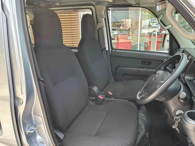 ハイゼットカーゴＤＸ　７インチメモリーナビ　バックカメラ　ＥＴＣ車載器保証１年間距離無制限付き　オーバーヘッドシェルフ　前席パワーウインドウ　アイドリングストップ　キーレスエントリー　純正ナビゲーション　ＥＴＣ車載器　リヤベンチシート（東京都）の中古車