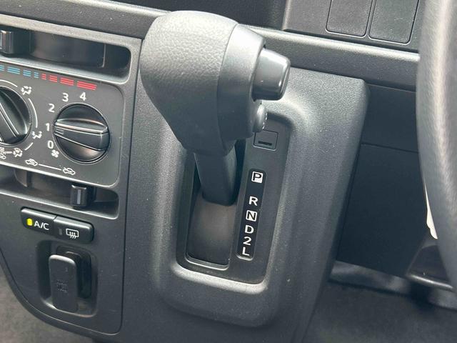ハイゼットカーゴＤＸ　７インチメモリーナビ　バックカメラ　ＥＴＣ車載器保証１年間距離無制限付き　オーバーヘッドシェルフ　前席パワーウインドウ　アイドリングストップ　キーレスエントリー　純正ナビゲーション　ＥＴＣ車載器　リヤベンチシート（東京都）の中古車