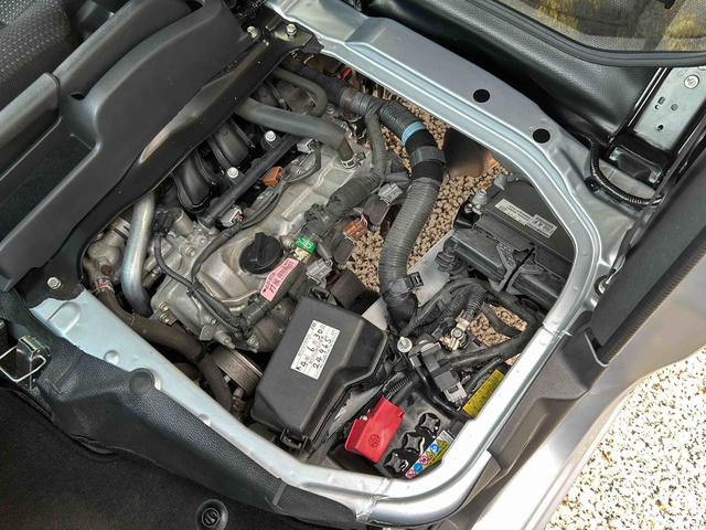 ハイゼットカーゴＤＸ　７インチメモリーナビ　バックカメラ　ＥＴＣ車載器保証１年間距離無制限付き　オーバーヘッドシェルフ　前席パワーウインドウ　アイドリングストップ　キーレスエントリー　純正ナビゲーション　ＥＴＣ車載器　リヤベンチシート（東京都）の中古車