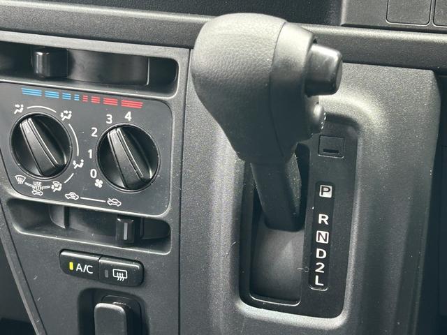ハイゼットカーゴデラックス　純正７インチナビ　リヤベンチシート保証　新車保証・まごころ保証　１年間・走行距離無制限付き　純正７インチナビ　Ｂｌｕｅｔｏｏｔｈ接続　リヤベンチシート　前席パワーウインドウ　リヤソナーセンサー　マニュアルエアコン（東京都）の中古車