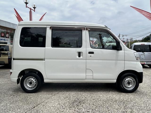 ハイゼットカーゴデラックス　純正７インチナビ　リヤベンチシート保証　新車保証・まごころ保証　１年間・走行距離無制限付き　純正７インチナビ　Ｂｌｕｅｔｏｏｔｈ接続　リヤベンチシート　前席パワーウインドウ　リヤソナーセンサー　マニュアルエアコン（東京都）の中古車
