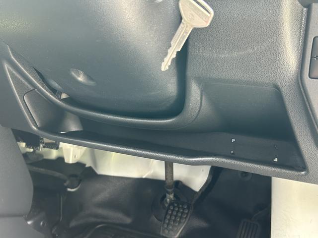 ハイゼットカーゴデラックス　純正７インチナビ　リヤベンチシート保証　新車保証・まごころ保証　１年間・走行距離無制限付き　純正７インチナビ　Ｂｌｕｅｔｏｏｔｈ接続　リヤベンチシート　前席パワーウインドウ　リヤソナーセンサー　マニュアルエアコン（東京都）の中古車