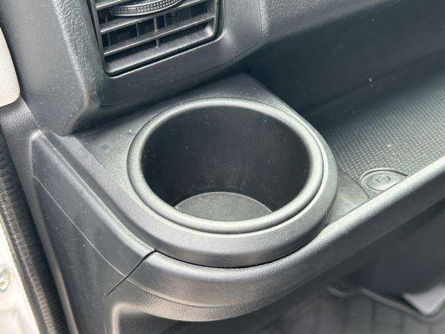 ハイゼットカーゴデラックス　純正７インチナビ　リヤベンチシート保証　新車保証・まごころ保証　１年間・走行距離無制限付き　純正７インチナビ　Ｂｌｕｅｔｏｏｔｈ接続　リヤベンチシート　前席パワーウインドウ　リヤソナーセンサー　マニュアルエアコン（東京都）の中古車