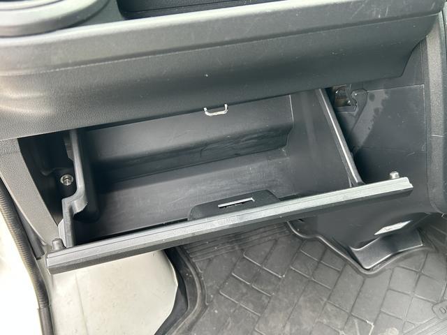 ハイゼットカーゴデラックス　純正７インチナビ　リヤベンチシート保証　新車保証・まごころ保証　１年間・走行距離無制限付き　純正７インチナビ　Ｂｌｕｅｔｏｏｔｈ接続　リヤベンチシート　前席パワーウインドウ　リヤソナーセンサー　マニュアルエアコン（東京都）の中古車