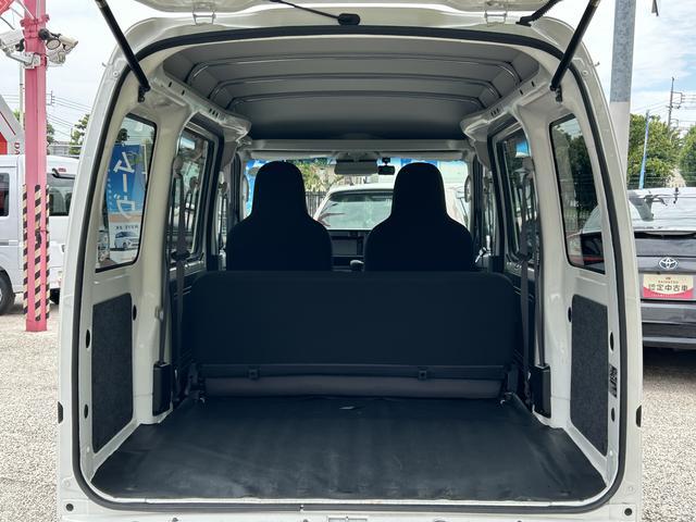 ハイゼットカーゴデラックス　純正７インチナビ　リヤベンチシート保証　新車保証・まごころ保証　１年間・走行距離無制限付き　純正７インチナビ　Ｂｌｕｅｔｏｏｔｈ接続　リヤベンチシート　前席パワーウインドウ　リヤソナーセンサー　マニュアルエアコン（東京都）の中古車