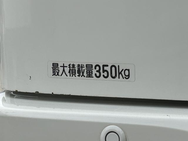 ハイゼットカーゴデラックス　純正７インチナビ　リヤベンチシート保証　新車保証・まごころ保証　１年間・走行距離無制限付き　純正７インチナビ　Ｂｌｕｅｔｏｏｔｈ接続　リヤベンチシート　前席パワーウインドウ　リヤソナーセンサー　マニュアルエアコン（東京都）の中古車