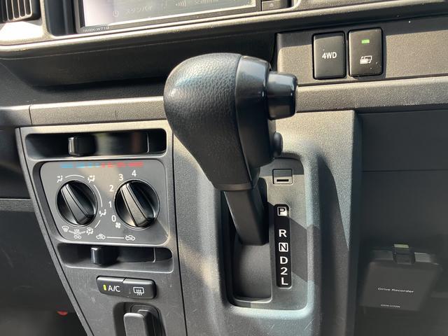ハイゼットカーゴクルーズＳＡIII　４ＷＤ　ナビ　ＥＴＣ　ドラレコ保証　新車保証・まごころ保証　１年間・走行距離無制限付き　純正７インチナビ　ＥＴＣ車載器　ドライレコーダー　４ＷＤ　バックカメラ　リヤベンチシート　キーレスエントリー（東京都）の中古車