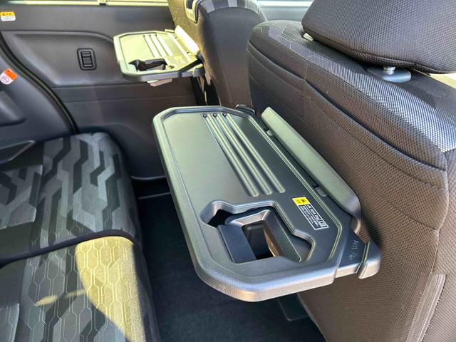 タントファンクロスターボ　届出済み未使用車　ディスプレイオーディオ保証　新車保証・まごころ保証　１年間・走行距離無制限付き　電動パーキングブレーキ　両側電動スライドドア　前席シートヒーター　コーナーセンサー　キーフリーシステム　シートバックテーブル（東京都）の中古車