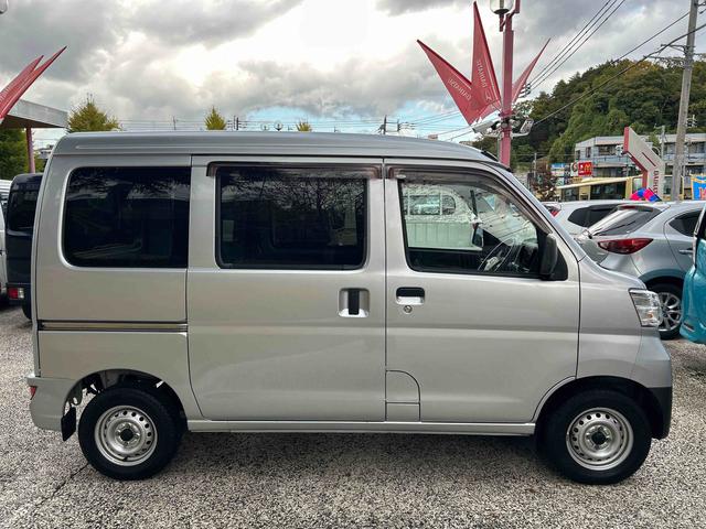 ハイゼットカーゴデラックス　ＥＴＣ車載器　リヤベンチシート保証　まごころ保証　１年間・走行距離無制限付き　リヤベンチシート　前席パワーウインドウ　キーレスエントリー　ＥＴＣ車載器　リヤソナーセンサー　ＡＭ／ＦＭラジオ　エアコン（東京都）の中古車