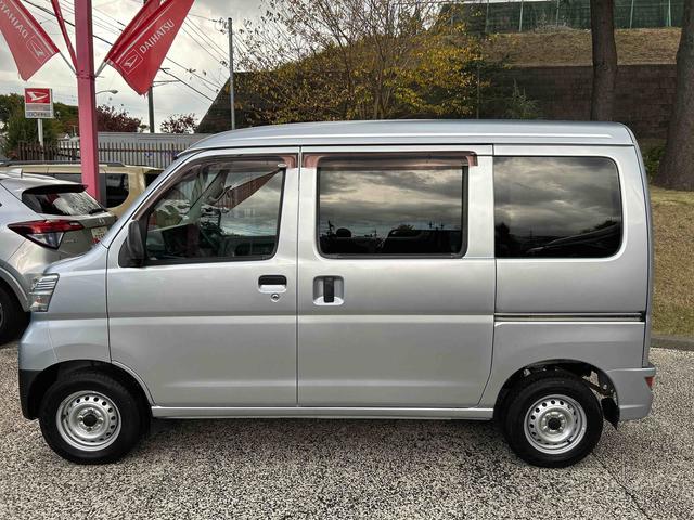 ハイゼットカーゴデラックス　ＥＴＣ車載器　リヤベンチシート保証　まごころ保証　１年間・走行距離無制限付き　リヤベンチシート　前席パワーウインドウ　キーレスエントリー　ＥＴＣ車載器　リヤソナーセンサー　ＡＭ／ＦＭラジオ　エアコン（東京都）の中古車