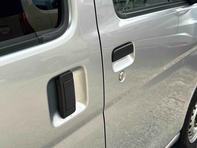 ハイゼットカーゴデラックス　ＥＴＣ車載器　リヤベンチシート保証　まごころ保証　１年間・走行距離無制限付き　リヤベンチシート　前席パワーウインドウ　キーレスエントリー　ＥＴＣ車載器　リヤソナーセンサー　ＡＭ／ＦＭラジオ　エアコン（東京都）の中古車