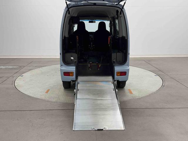 ハイゼットカーゴスローパー　福祉車両　ＡＭ／ＦＭラジオ　キーレス保証　新車保証・まごころ保証　１年間・走行距離無制限付き　ＡＭ／ＦＭラジオ　キーレスエントリー　パワーウインドウ　電動格納ドアミラー　マニュアルエアコン　アイドリングストップ（東京都）の中古車