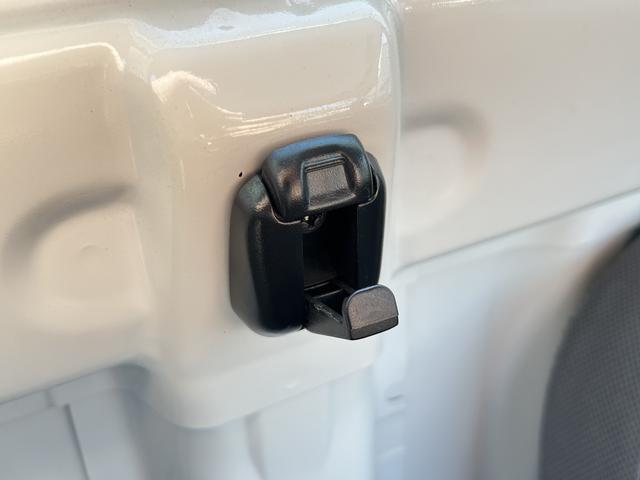 ハイゼットトラックスタンダード 4WD エアコン保証 まごころ保証 1年間・走行距離無制限付き 4WD車 マニュアルエアコン AM/FMラジオ スペアタイヤ 12vアクセサリーソケット(東京都)の中古車