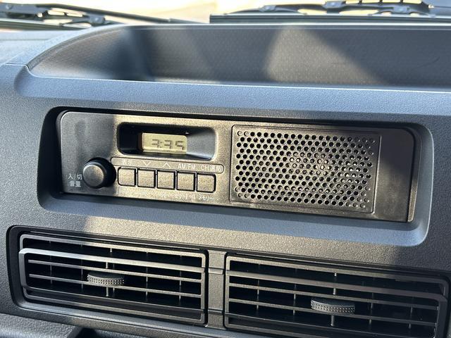 ハイゼットカーゴデラックス　前席パワーウインドウ　キーレスエントリー　４ＷＤ保証　新車保証・まごころ保証　１年間・走行距離無制限付き　前席パワーウインドウ　キーレスエントリー　リヤベンチシート　コーナーセンサー　４ＷＤ　アイドリングストップ　オートライト　オートハイビーム（東京都）の中古車