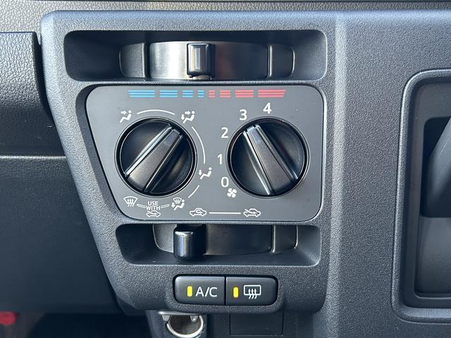 ハイゼットカーゴデラックス　前席パワーウインドウ　キーレスエントリー　４ＷＤ保証　新車保証・まごころ保証　１年間・走行距離無制限付き　前席パワーウインドウ　キーレスエントリー　リヤベンチシート　コーナーセンサー　４ＷＤ　アイドリングストップ　オートライト　オートハイビーム（東京都）の中古車