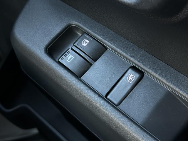 ハイゼットカーゴデラックス　前席パワーウインドウ　キーレスエントリー　４ＷＤ保証　新車保証・まごころ保証　１年間・走行距離無制限付き　前席パワーウインドウ　キーレスエントリー　リヤベンチシート　コーナーセンサー　４ＷＤ　アイドリングストップ　オートライト　オートハイビーム（東京都）の中古車