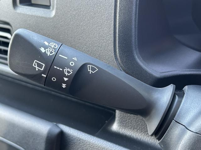 ハイゼットカーゴデラックス　前席パワーウインドウ　キーレスエントリー　４ＷＤ保証　新車保証・まごころ保証　１年間・走行距離無制限付き　前席パワーウインドウ　キーレスエントリー　リヤベンチシート　コーナーセンサー　４ＷＤ　アイドリングストップ　オートライト　オートハイビーム（東京都）の中古車