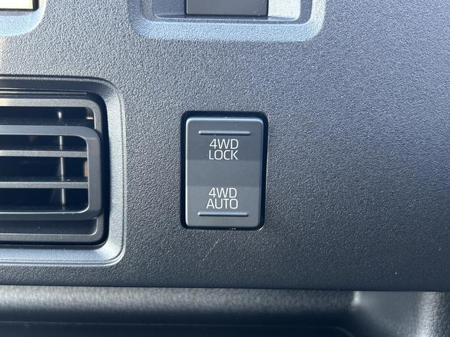 ハイゼットカーゴデラックス　前席パワーウインドウ　キーレスエントリー　４ＷＤ保証　新車保証・まごころ保証　１年間・走行距離無制限付き　前席パワーウインドウ　キーレスエントリー　リヤベンチシート　コーナーセンサー　４ＷＤ　アイドリングストップ　オートライト　オートハイビーム（東京都）の中古車