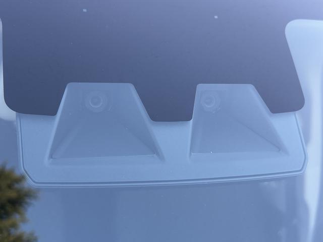 ハイゼットカーゴデラックス　前席パワーウインドウ　キーレスエントリー　４ＷＤ保証　新車保証・まごころ保証　１年間・走行距離無制限付き　前席パワーウインドウ　キーレスエントリー　リヤベンチシート　コーナーセンサー　４ＷＤ　アイドリングストップ　オートライト　オートハイビーム（東京都）の中古車