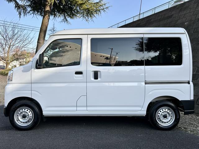 ハイゼットカーゴデラックス　前席パワーウインドウ　キーレスエントリー　４ＷＤ保証　新車保証・まごころ保証　１年間・走行距離無制限付き　前席パワーウインドウ　キーレスエントリー　リヤベンチシート　コーナーセンサー　４ＷＤ　アイドリングストップ　オートライト　オートハイビーム（東京都）の中古車