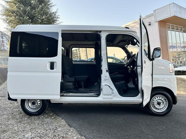 ハイゼットカーゴデラックス　前席パワーウインドウ　キーレスエントリー　４ＷＤ保証　新車保証・まごころ保証　１年間・走行距離無制限付き　前席パワーウインドウ　キーレスエントリー　リヤベンチシート　コーナーセンサー　４ＷＤ　アイドリングストップ　オートライト　オートハイビーム（東京都）の中古車