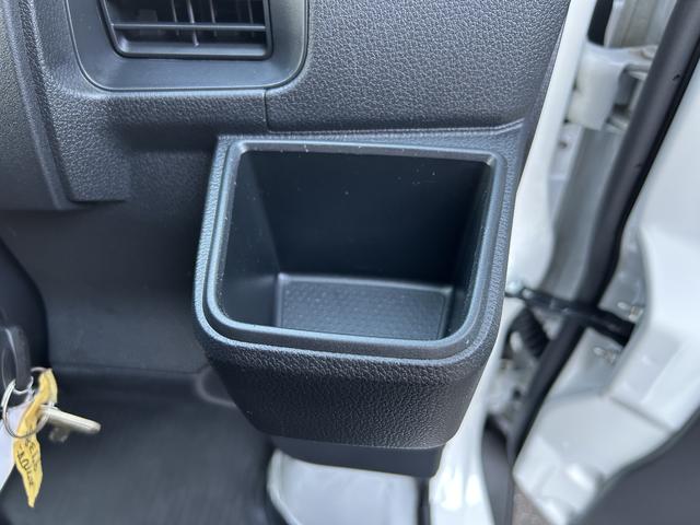 ハイゼットカーゴデラックス　前席パワーウインドウ　キーレスエントリー　４ＷＤ保証　新車保証・まごころ保証　１年間・走行距離無制限付き　前席パワーウインドウ　キーレスエントリー　リヤベンチシート　コーナーセンサー　４ＷＤ　アイドリングストップ　オートライト　オートハイビーム（東京都）の中古車