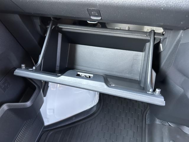 ハイゼットカーゴデラックス　前席パワーウインドウ　キーレスエントリー　４ＷＤ保証　新車保証・まごころ保証　１年間・走行距離無制限付き　前席パワーウインドウ　キーレスエントリー　リヤベンチシート　コーナーセンサー　４ＷＤ　アイドリングストップ　オートライト　オートハイビーム（東京都）の中古車