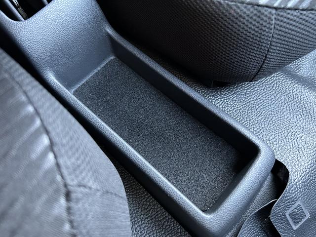 ハイゼットカーゴデラックス　前席パワーウインドウ　キーレスエントリー　４ＷＤ保証　新車保証・まごころ保証　１年間・走行距離無制限付き　前席パワーウインドウ　キーレスエントリー　リヤベンチシート　コーナーセンサー　４ＷＤ　アイドリングストップ　オートライト　オートハイビーム（東京都）の中古車