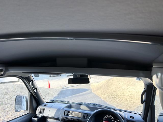 ハイゼットカーゴデラックス　前席パワーウインドウ　キーレスエントリー　４ＷＤ保証　新車保証・まごころ保証　１年間・走行距離無制限付き　前席パワーウインドウ　キーレスエントリー　リヤベンチシート　コーナーセンサー　４ＷＤ　アイドリングストップ　オートライト　オートハイビーム（東京都）の中古車