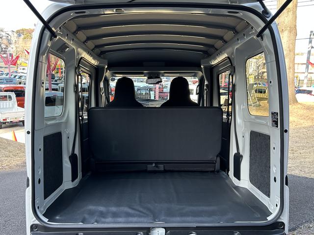 ハイゼットカーゴデラックス　前席パワーウインドウ　キーレスエントリー　４ＷＤ保証　新車保証・まごころ保証　１年間・走行距離無制限付き　前席パワーウインドウ　キーレスエントリー　リヤベンチシート　コーナーセンサー　４ＷＤ　アイドリングストップ　オートライト　オートハイビーム（東京都）の中古車