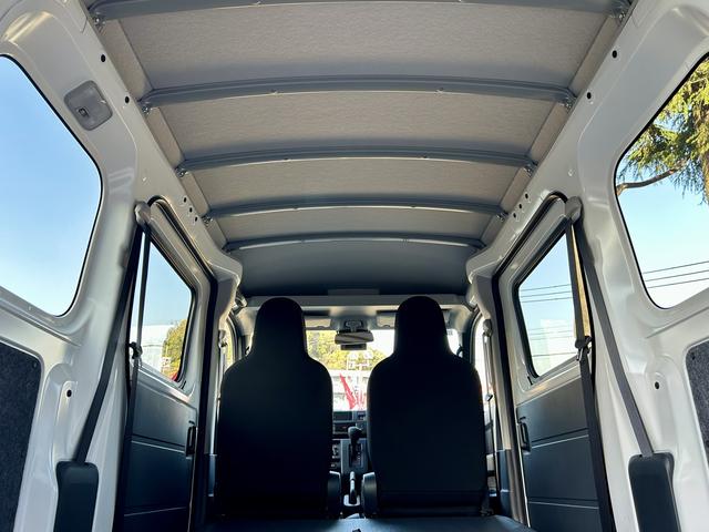 ハイゼットカーゴデラックス　前席パワーウインドウ　キーレスエントリー　４ＷＤ保証　新車保証・まごころ保証　１年間・走行距離無制限付き　前席パワーウインドウ　キーレスエントリー　リヤベンチシート　コーナーセンサー　４ＷＤ　アイドリングストップ　オートライト　オートハイビーム（東京都）の中古車