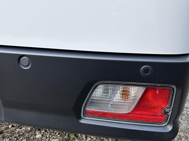 ハイゼットカーゴデラックス　前席パワーウインドウ　キーレスエントリー　４ＷＤ保証　新車保証・まごころ保証　１年間・走行距離無制限付き　前席パワーウインドウ　キーレスエントリー　リヤベンチシート　コーナーセンサー　４ＷＤ　アイドリングストップ　オートライト　オートハイビーム（東京都）の中古車