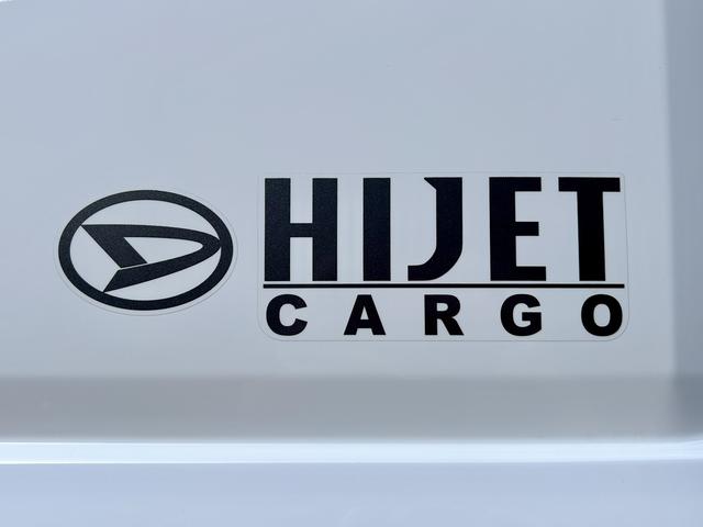 ハイゼットカーゴデラックス　前席パワーウインドウ　キーレスエントリー　４ＷＤ保証　新車保証・まごころ保証　１年間・走行距離無制限付き　前席パワーウインドウ　キーレスエントリー　リヤベンチシート　コーナーセンサー　４ＷＤ　アイドリングストップ　オートライト　オートハイビーム（東京都）の中古車