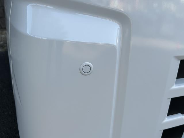 ハイゼットカーゴデラックス　前席パワーウインドウ　キーレスエントリー　４ＷＤ保証　新車保証・まごころ保証　１年間・走行距離無制限付き　前席パワーウインドウ　キーレスエントリー　リヤベンチシート　コーナーセンサー　４ＷＤ　アイドリングストップ　オートライト　オートハイビーム（東京都）の中古車