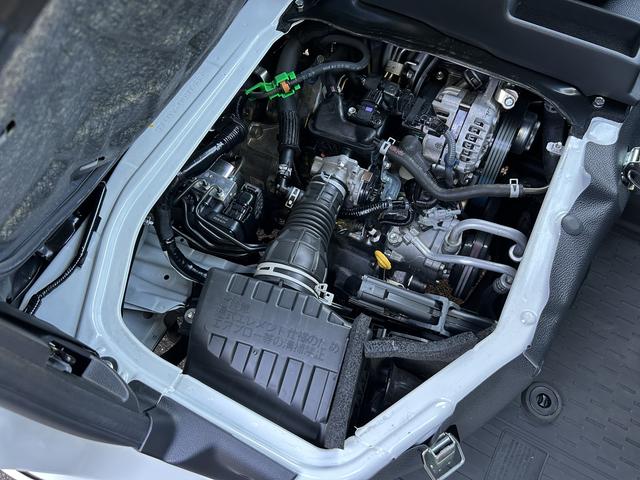 ハイゼットカーゴデラックス　前席パワーウインドウ　キーレスエントリー　４ＷＤ保証　新車保証・まごころ保証　１年間・走行距離無制限付き　前席パワーウインドウ　キーレスエントリー　リヤベンチシート　コーナーセンサー　４ＷＤ　アイドリングストップ　オートライト　オートハイビーム（東京都）の中古車