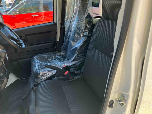 ハイゼットカーゴＤＸ　届け出済み未使用車保証　新車保証・まごころ保証　１年間・走行距離無制限付き・オーディオレス車・両ドアスライドドア・スマートアシスト装備・マニュアルエアコン装備（東京都）の中古車