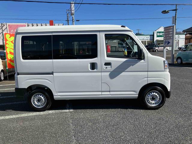 ハイゼットカーゴデラックスＡＭ／ＦＭラジオ／エアバッグ／オートライト／コーナーセンサー／スマートアシスト／パワーウインドウ／キーレスエントリー／ラバーマット／ハロゲンヘッドライト／アイドリングストップ（千葉県）の中古車