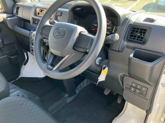 ハイゼットカーゴデラックスＡＭ／ＦＭラジオ／エアバッグ／オートライト／コーナーセンサー／スマートアシスト／パワーウインドウ／キーレスエントリー／ラバーマット／ハロゲンヘッドライト／アイドリングストップ（千葉県）の中古車