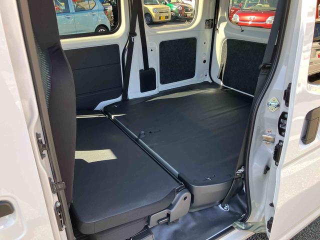 ハイゼットカーゴデラックスＡＭ／ＦＭラジオ／エアバッグ／オートライト／コーナーセンサー／スマートアシスト／パワーウインドウ／キーレスエントリー／ラバーマット／ハロゲンヘッドライト／アイドリングストップ（千葉県）の中古車