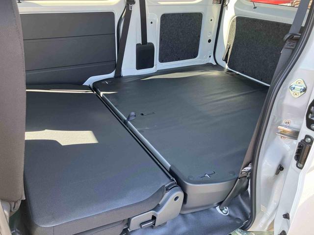 ハイゼットカーゴデラックスＡＭ／ＦＭラジオ／エアバッグ／オートライト／コーナーセンサー／スマートアシスト／パワーウインドウ／キーレスエントリー／ラバーマット／ハロゲンヘッドライト／アイドリングストップ（千葉県）の中古車