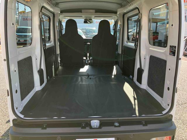 ハイゼットカーゴデラックスＡＭ／ＦＭラジオ／エアバッグ／オートライト／コーナーセンサー／スマートアシスト／パワーウインドウ／キーレスエントリー／ラバーマット／ハロゲンヘッドライト／アイドリングストップ（千葉県）の中古車