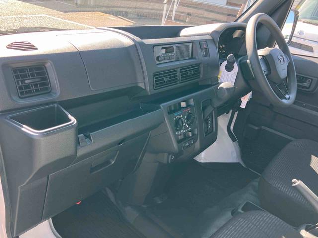 ハイゼットカーゴデラックスＡＭ／ＦＭラジオ／エアバッグ／オートライト／コーナーセンサー／スマートアシスト／パワーウインドウ／キーレスエントリー／ラバーマット／ハロゲンヘッドライト／アイドリングストップ（千葉県）の中古車