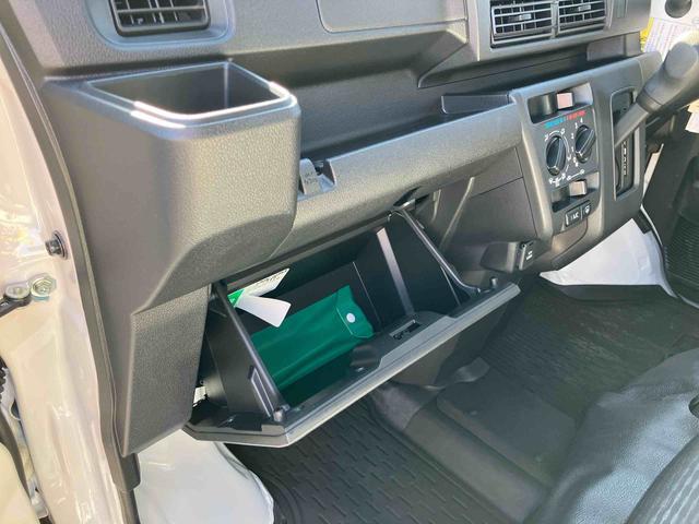 ハイゼットカーゴデラックスＡＭ／ＦＭラジオ／エアバッグ／オートライト／コーナーセンサー／スマートアシスト／パワーウインドウ／キーレスエントリー／ラバーマット／ハロゲンヘッドライト／アイドリングストップ（千葉県）の中古車