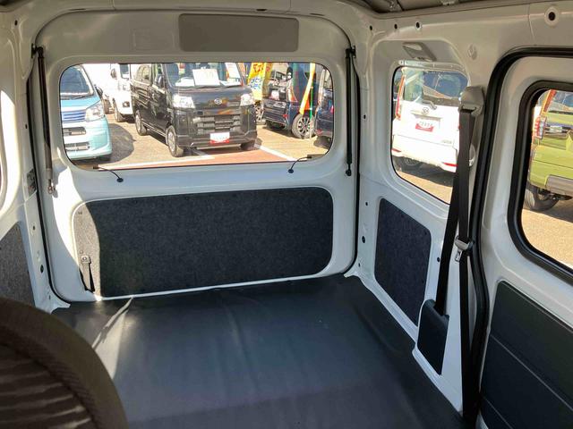 ハイゼットカーゴデラックスＡＭ／ＦＭラジオ／エアバッグ／オートライト／コーナーセンサー／スマートアシスト／パワーウインドウ／キーレスエントリー／ラバーマット／ハロゲンヘッドライト／アイドリングストップ（千葉県）の中古車