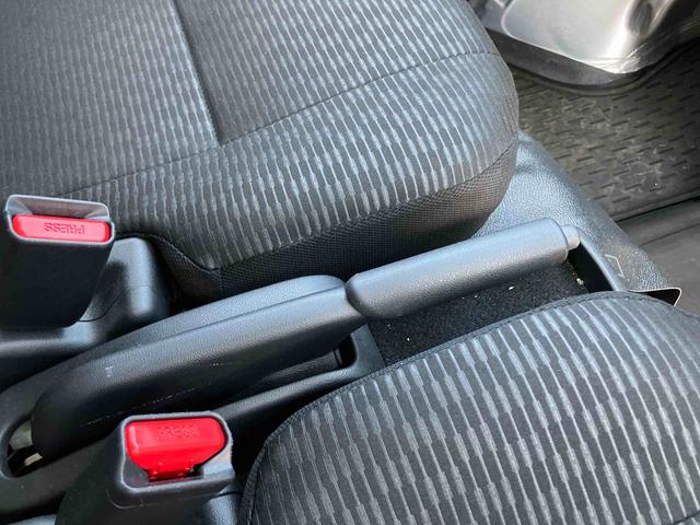 ハイゼットカーゴＤＸ２ＷＤ　ＣＶＴ　スピーカー一体型ＡＭＦＭラジオ　キーレスリモコンキー　オートライト　コーナーセンサー　衝突回避支援ブレーキ　誤発進抑制装置　アイドリングストップ（千葉県）の中古車