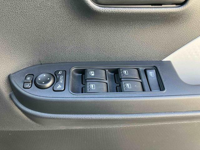 タントLLEDヘッドライト バックカメラ 左右スライドドア オート格納ドアミラー オートライト オートエアコン 上下2段調節式デッキボード コーナーセンサー 衝突被害軽減ブレーキ(千葉県)の中古車