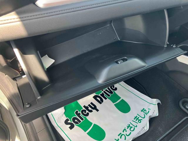 フィットハイブリッドＦパッケージカーナビ　プッシュボタンスタート　横滑り防止機能（千葉県）の中古車