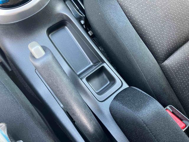 フィットハイブリッドＦパッケージカーナビ　プッシュボタンスタート　横滑り防止機能（千葉県）の中古車