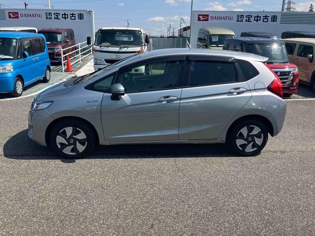 フィットハイブリッドＦパッケージカーナビ　プッシュボタンスタート　横滑り防止機能（千葉県）の中古車